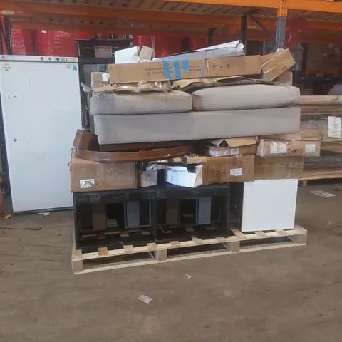 PALLET CONTAINING A VERY LARGE QUANTITY OF ASSORTED FURNITURE PARTS