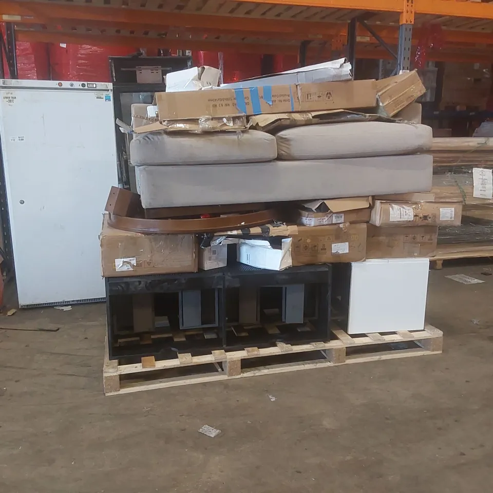 PALLET CONTAINING A VERY LARGE QUANTITY OF ASSORTED FURNITURE PARTS