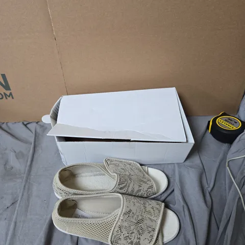 BEIGE LACE SLIP-ON SANDALS – UK 4 (EU 37) – WOMEN'S