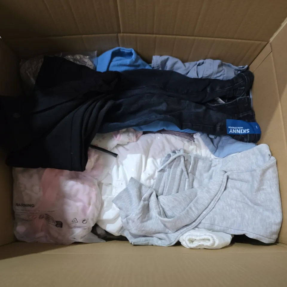 LARGE QUANTITY OF ASSORTED KIDS CLOTHING ITEMS TO INCLUDE JANE NORMAN, FRED & FLO AND PRIMARK