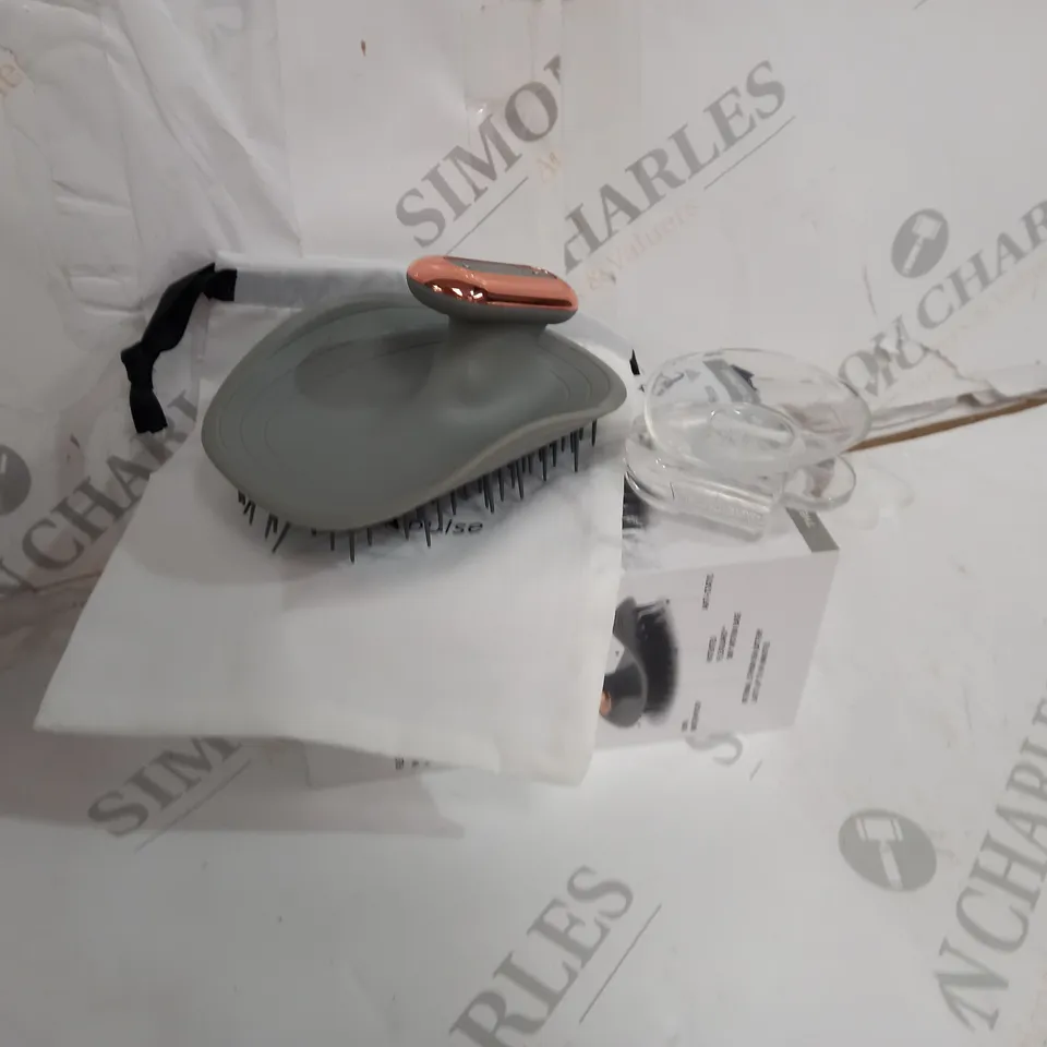 BOXED MANTAPULSE HAIR TREATMENT BRUSH INCLUDES CHARGING CABLE, POUCH AND SHOWER HOLDER