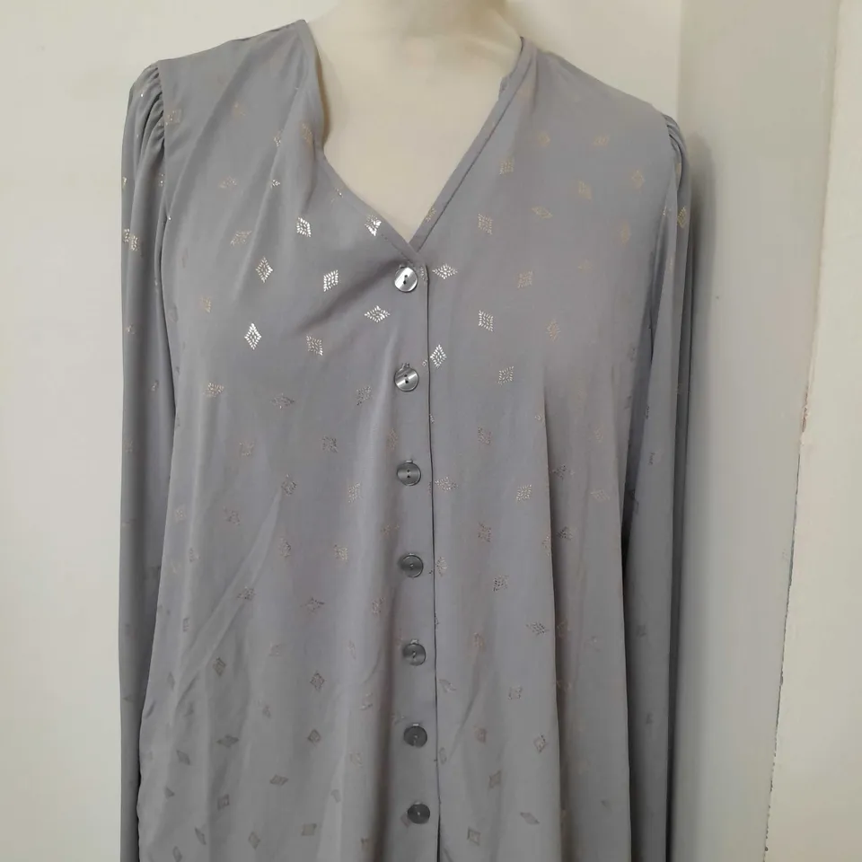 APPROXIMATELY 20 ASSORTED ITEMS TO INCLUDE PAIR OF RIEKER BOOTS, KIM&CO BLOUSE, BADGLEY MISCHKA TROUSERS 