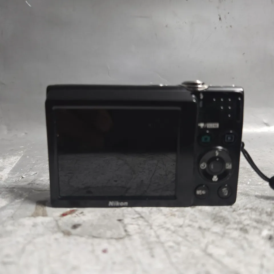NIKON DIGITAL CAMERA
