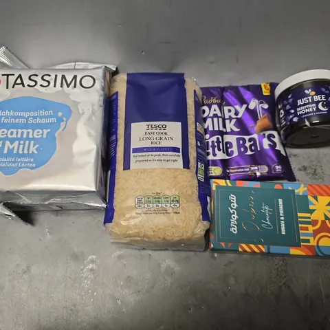 APPROXIMATELY 12 ASSORTED FOOD & DRINK ITEMS TO INCLUDE - DUBAI CHOCOLATE BAR , TESCO LONG GRAIN RICE , TASSIMO CREAMER ETC