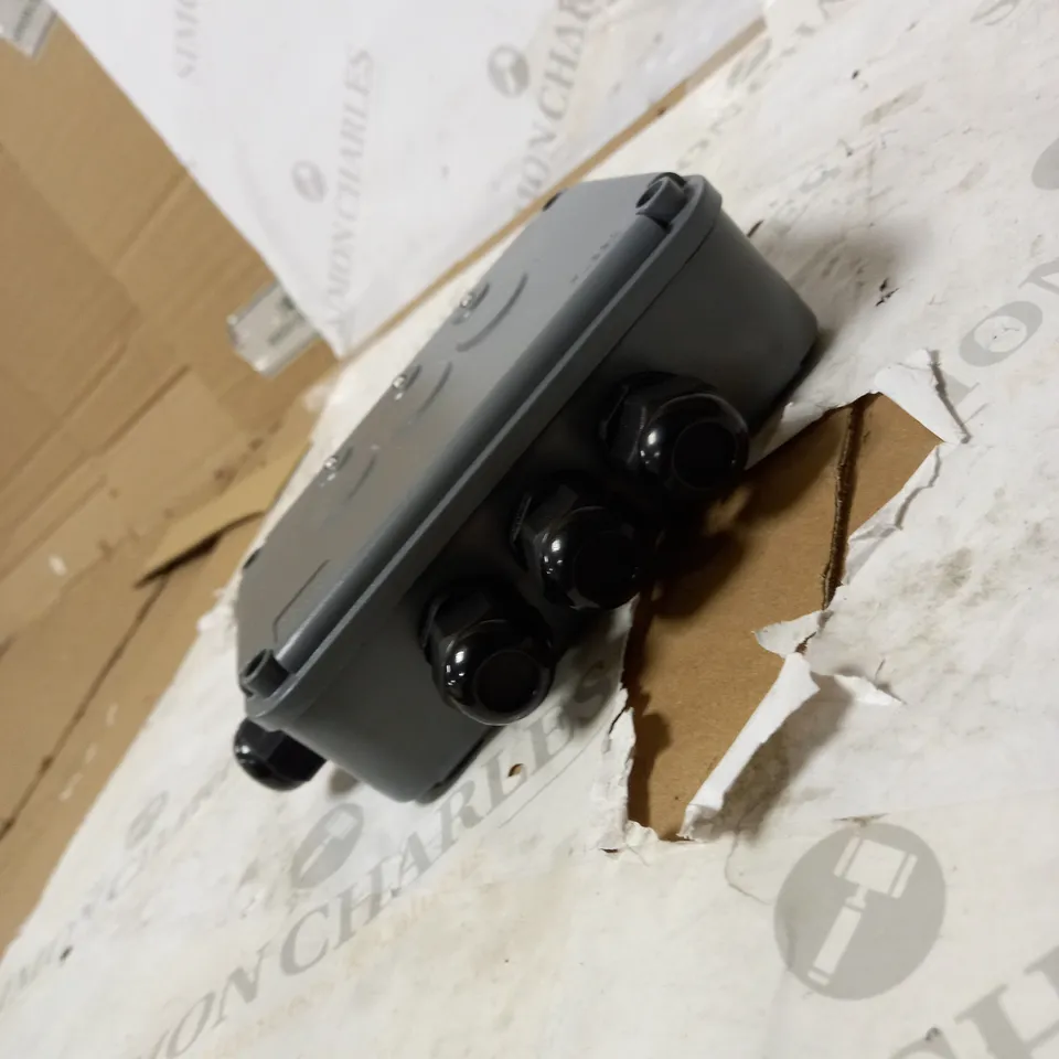 KNIGHTSBRIDGE IPAV663G IP66 3G REMOTE SWITCH BOX