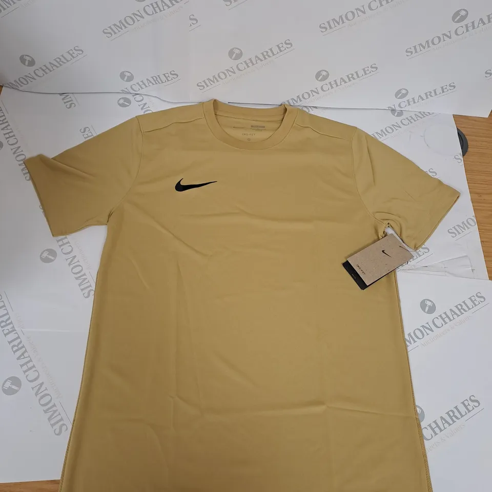 NIKE CASUAL LOGO T-SHIRT SIZE M