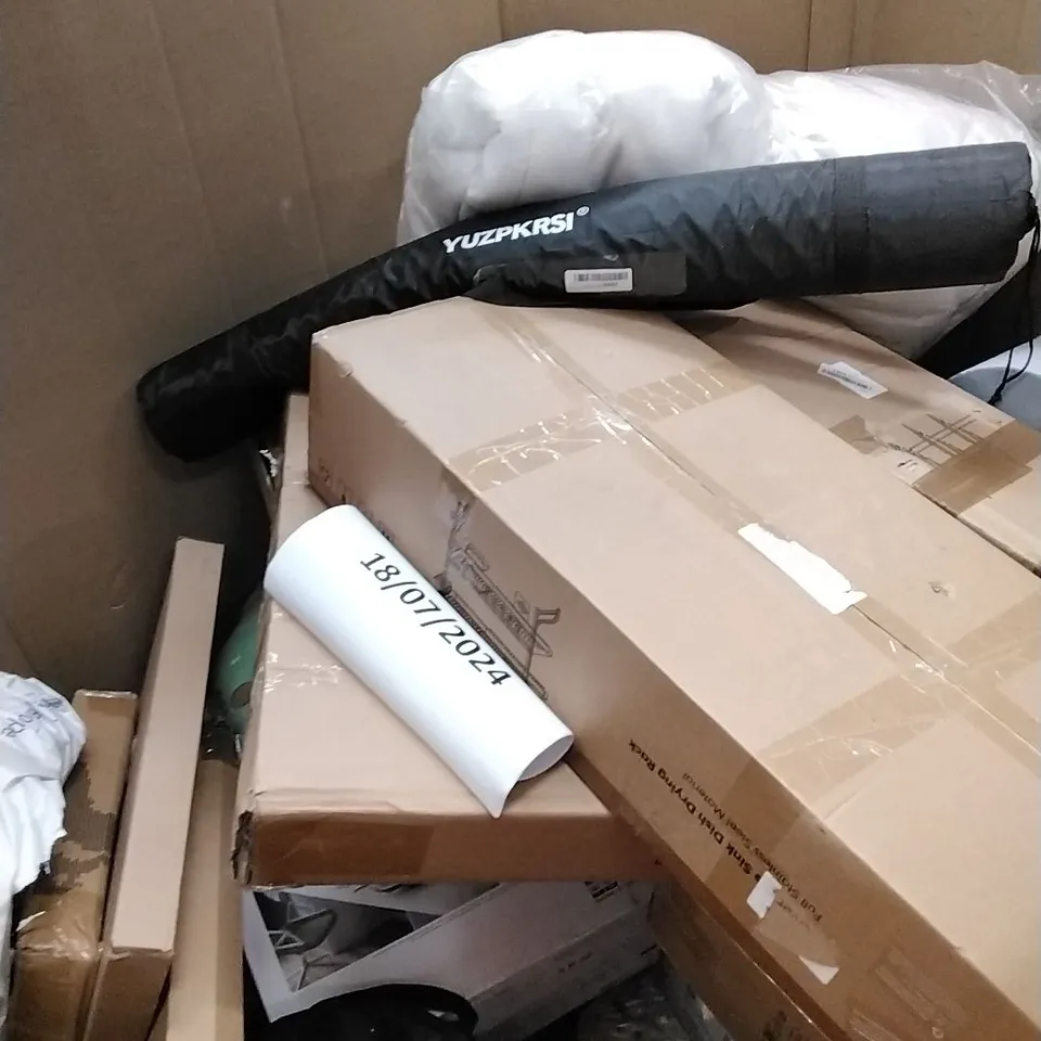 A PALLET OF VARIOUS ITEMS TO INCLUDE. CLOTHES AIRER, LAPTOP DESK, HANDBAG, KIDS WATER TABLE AND PILLOWS