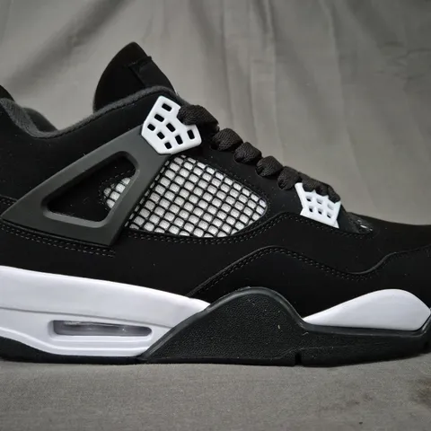 BOXED PAIR OF NIKE AIR JORDAN 4 RETRO SHOES IN BLACK/WHITE UK SIZE 9