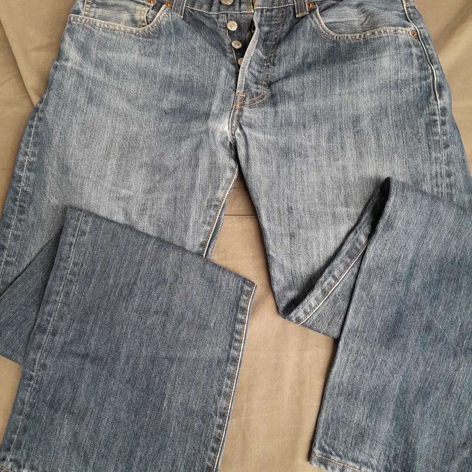 LEVIS 501 JEANS IN BLUE - W32 L30