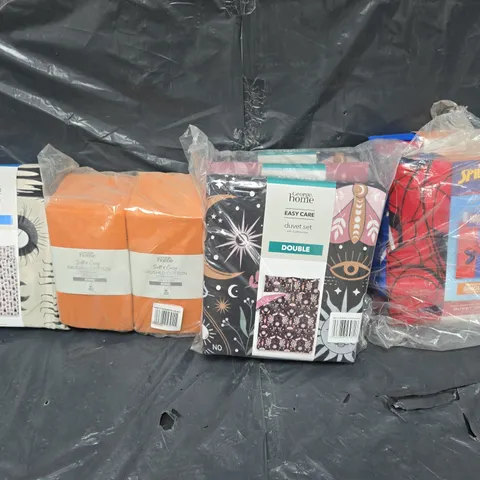 BOX OF APPROXIMATELY 12 ASSORTED BEDDING & SOFT FABRICS ITEMS TO INCLUDE - DUVET SET - FITTED SHEET ETC. 