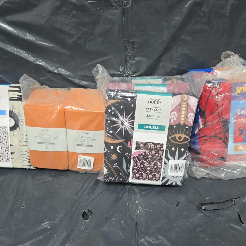 BOX OF APPROXIMATELY 12 ASSORTED BEDDING & SOFT FABRICS ITEMS TO INCLUDE - DUVET SET - FITTED SHEET ETC. 