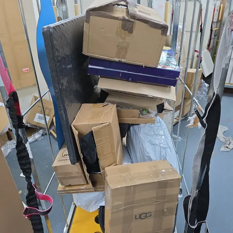 CAGE OF APPROXIMATELY 15 ASSORTED ITEMS TO INCLUDE: MIRROR AND FOAM FLOOR