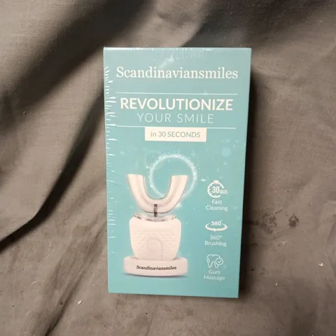 SCANDINAVIANSMILES TEETH WHITENING DEVICE – REVOLUTIONIZE YOUR SMILE IN 30 SECONDS (BOXED)