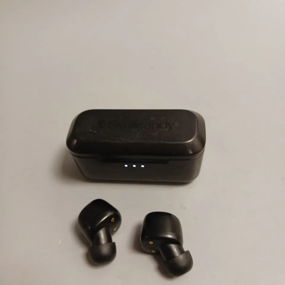 SKULLCANDY WIRELESS EARBUDS IN BLACK
