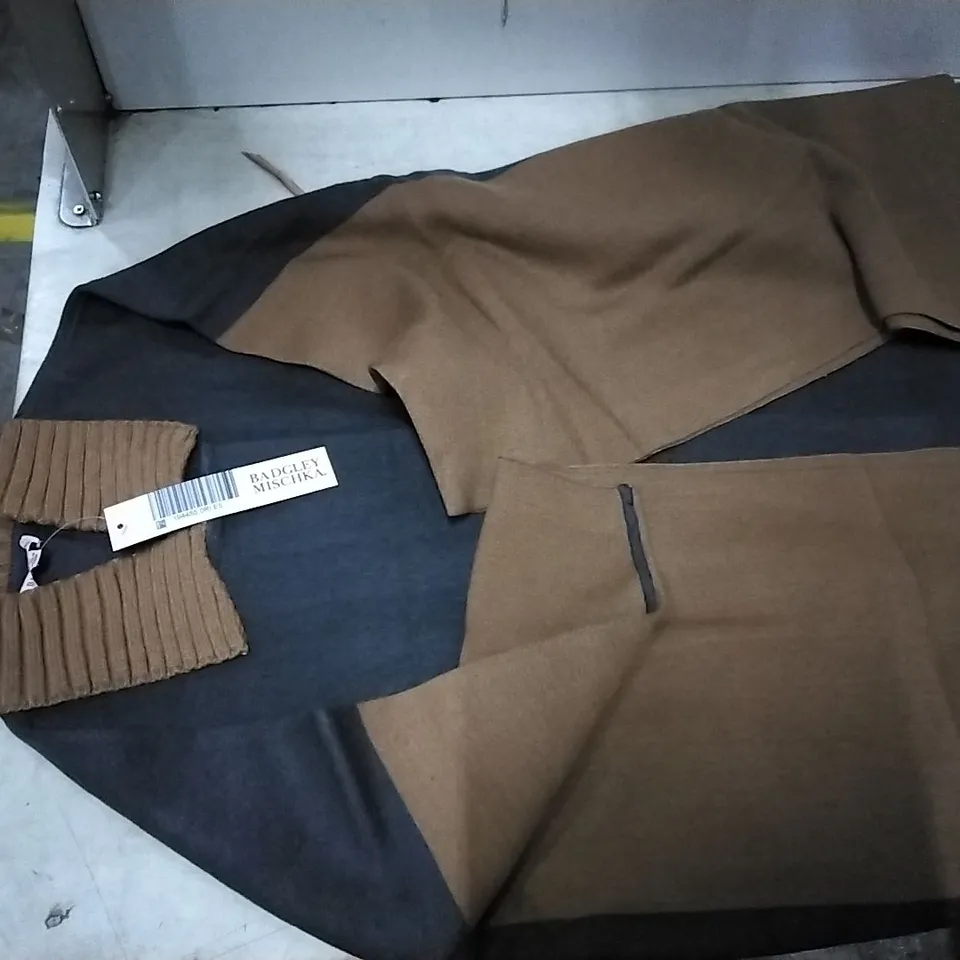 BOX CONTAINING BADGLEY MISCHKAC PONCHO SIZE 2X  , 13 PCS 