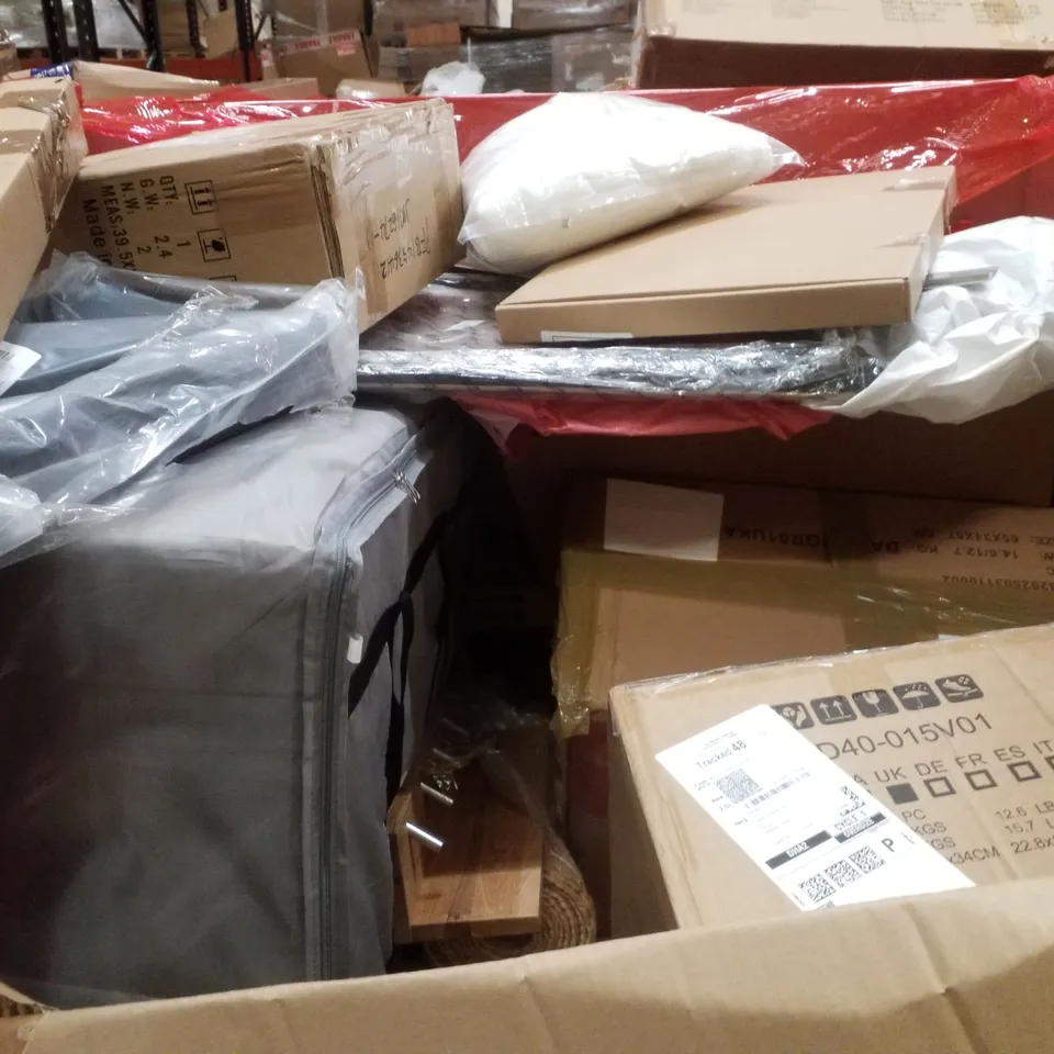 PALLET CONTAINING ASSORTED PRODUCTS INCLUDING PLASTIC FENCE, LED BATTEN LIGHT, FLOOR MATS & PICTURE FRAMES