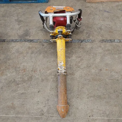 ROBEL 62.05 2 STROKE VERTICAL TAMPER - RAILWAY MAINTENANCE TOOL