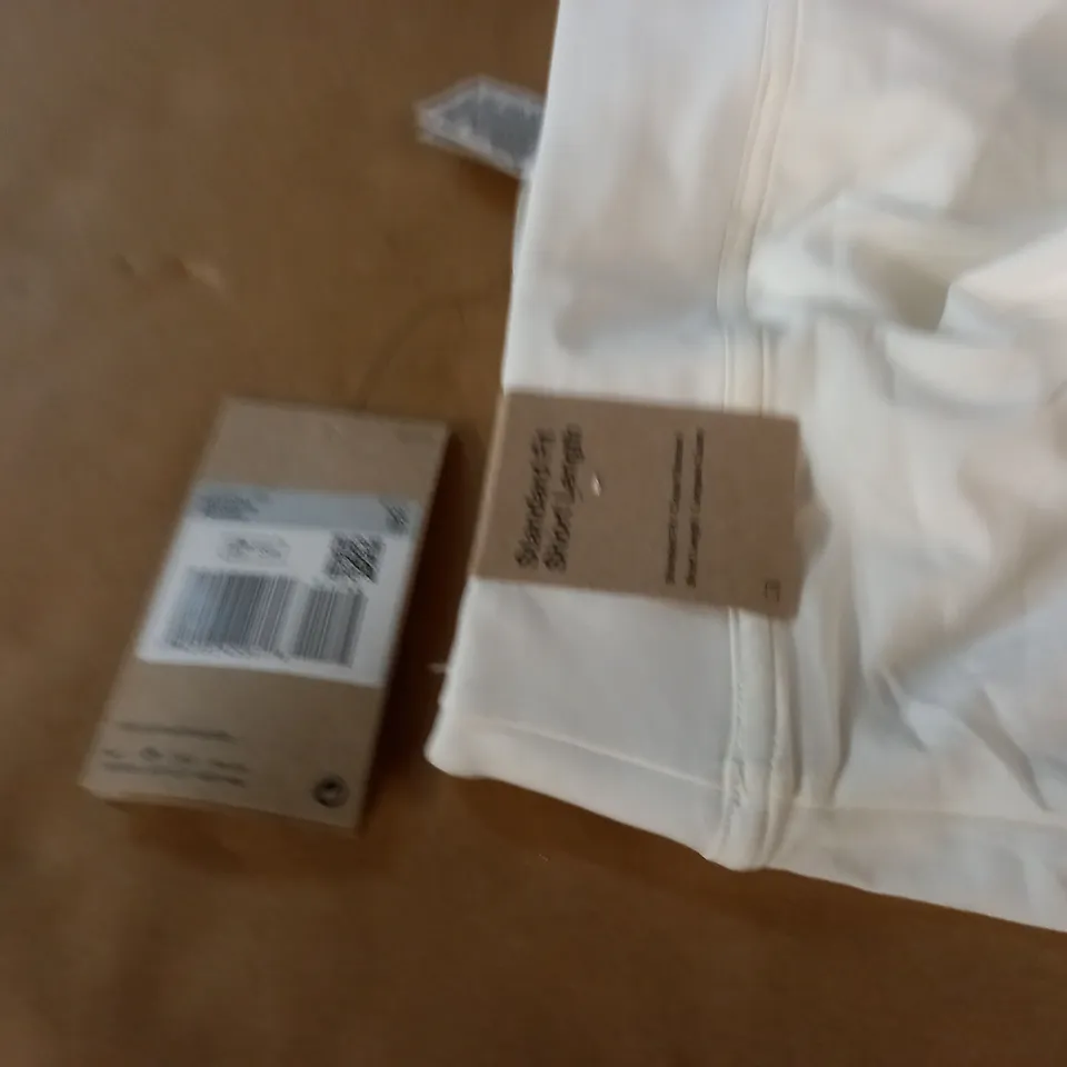 NIKE WOMENS SHORT LENGTH SKIRTED SHORTS IN WHITE - XS
