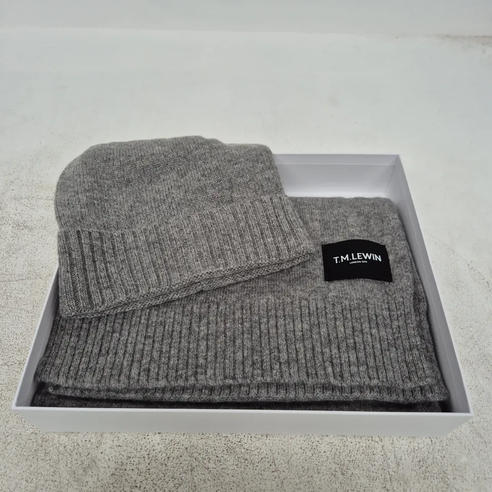 T.M. LEWIN GREY KNIT BEANIE & SCARF SET – BOXED