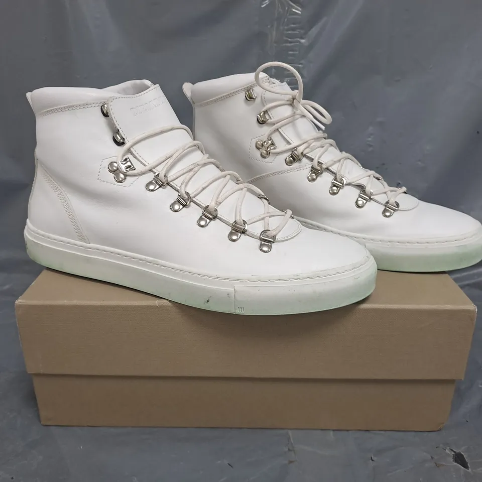 BOXED PAIR OF DIEMME MAROSTICA MID SHOES IN WHITE SIZE UK 10