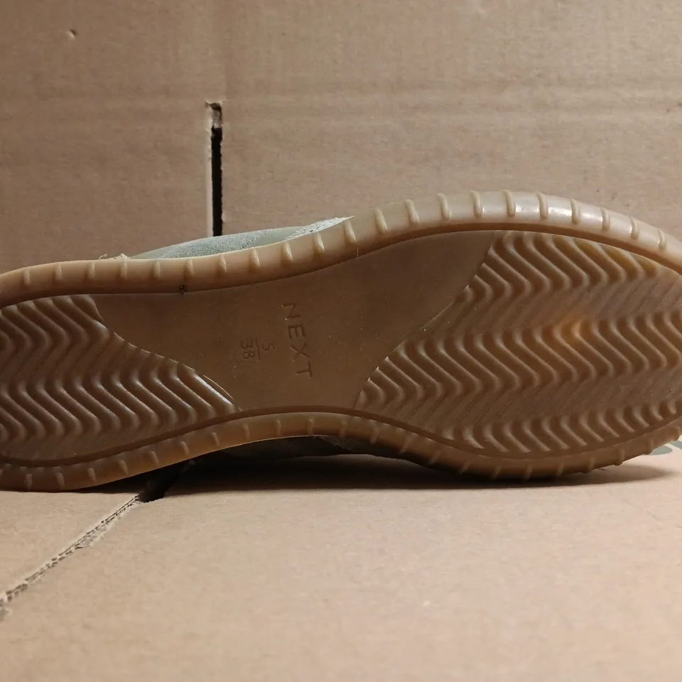 BOXED PAIR OF SIGNATURE TRAINERS IN SAGE SIZE 5