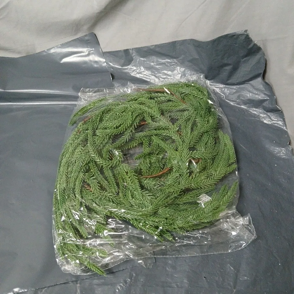 BOX OF APPROXIMATELY 15 ASSORTED HOUSEHOLD PRODUCTS INCLUDING ERASE BOARD , HIGH SPEED MILK FROTHER AND ARTIFICIAL TREE DECORATION 