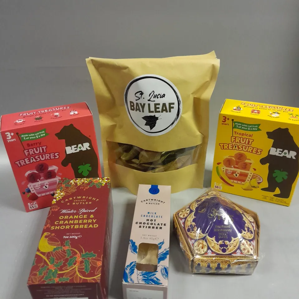 APPROXIMATELY 12 ASSORTED FOOD/DRINK PRODUCTS TO INCLUDE ST.LUCUA BAY LEAF, CHOCOLATE FROG, BEAR FRUIT TREASURES ETC 