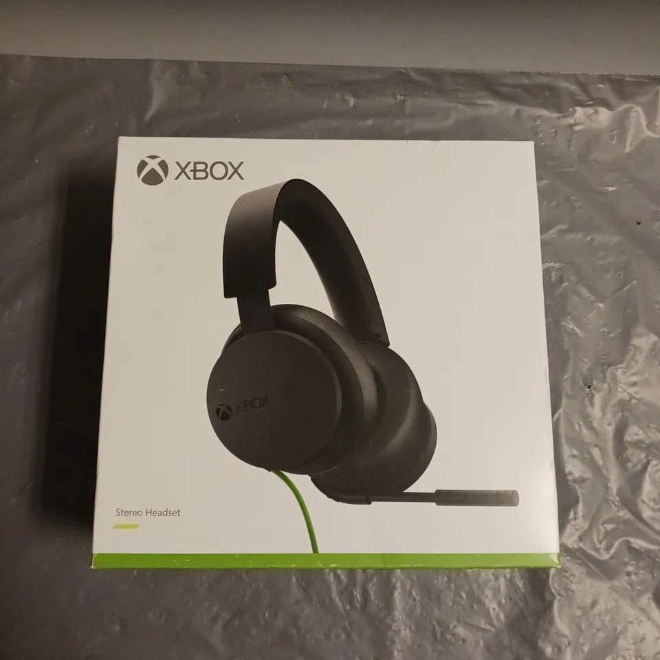 XBOX WIRELESS STEREO HEADSET WITH MICROPHONE IN BLACK/GREEN
