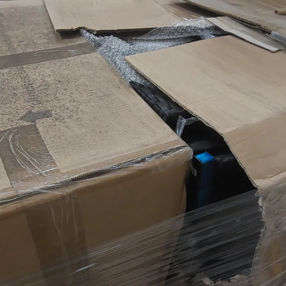 PALLET CONTAINING A LARGE QUANTITY OF ASSORTED GARDEN FURNITURE PARTS