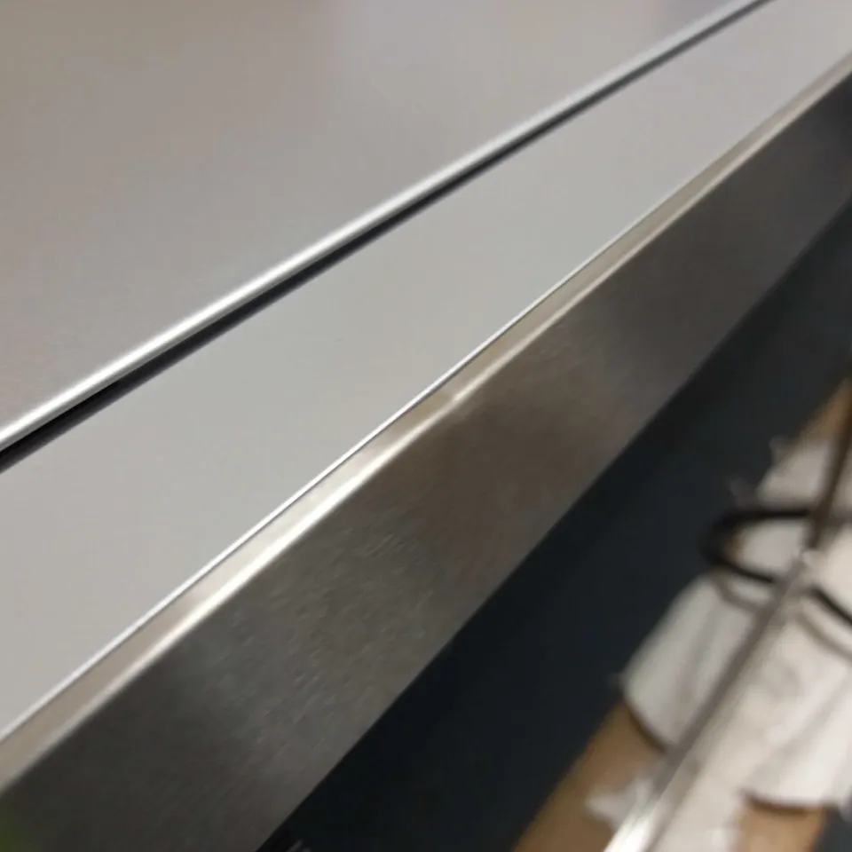 RUSSELL HOBBS MICROWAVE 900W - SILVER