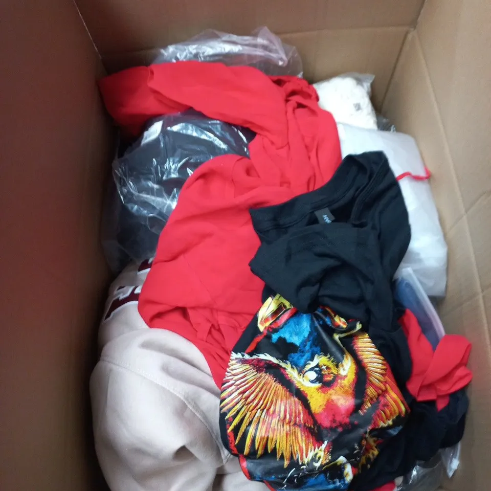 BOX OF APPROXIMATELY 25 ASSORTED CLOTHING ITEMS IN VARIOUS STYLES , COLOURS AND SIZES 