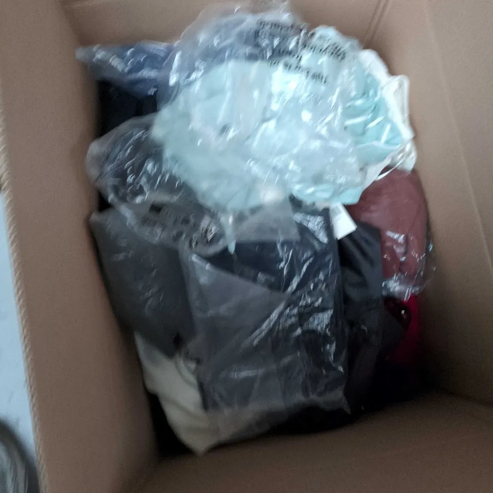 BOX OF APPROXIMATELY 25 ASSORTED CLOTHING ITEMS TO INCLUDE: H&M JUMPER AND XPLOSIVE APE JOGGERS