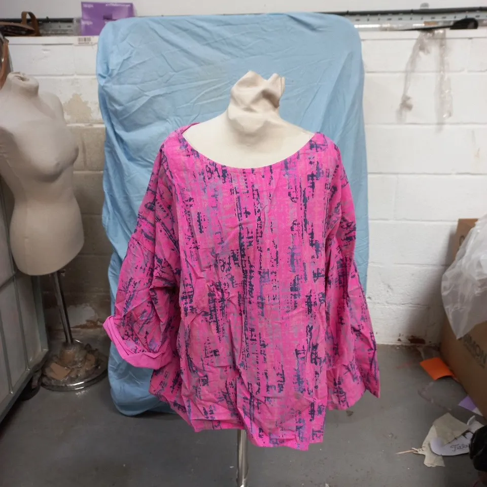 KIT AND KABOODAL FUCHSIA ABSTRACT PRINT TOP – ONE SIZE UK 8–20