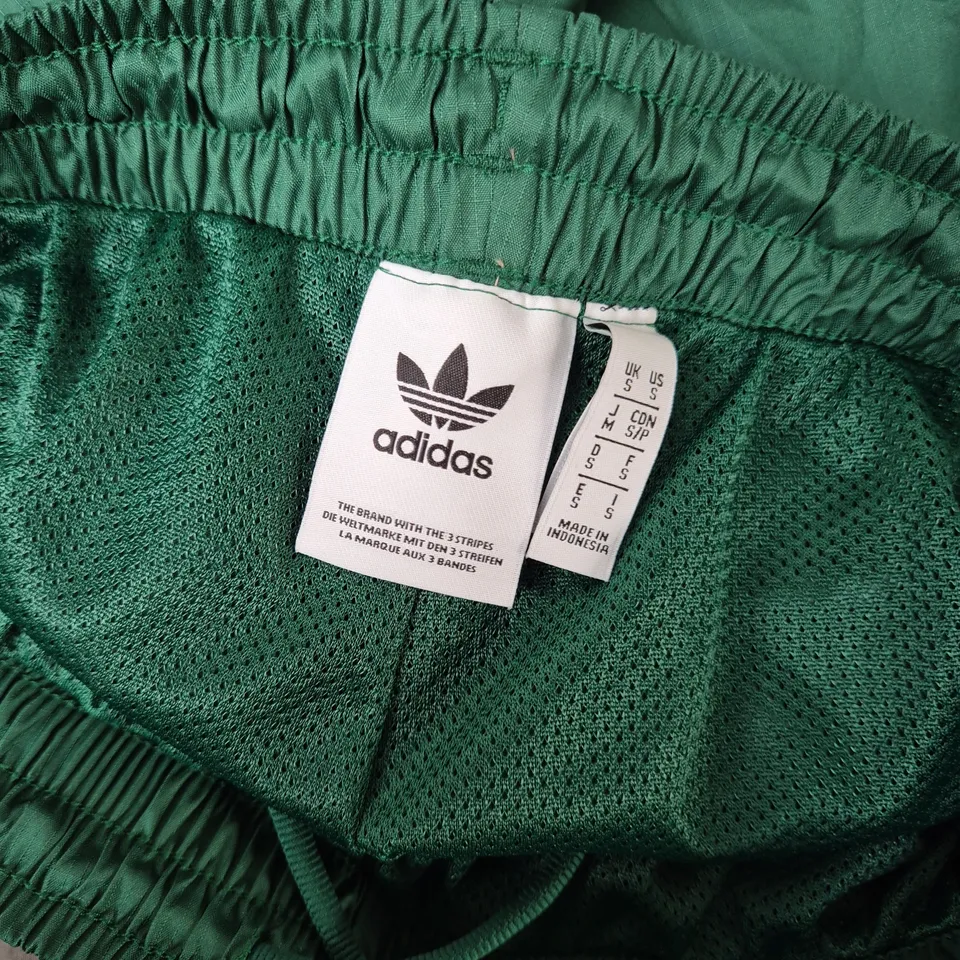 ADIDAS 3 STRIPE JOGGERS IN GREEN/RED - UK SMALL