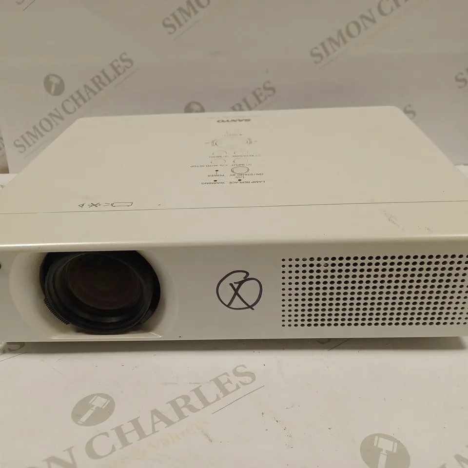 SANYO PLC-XU106 PROJECTOR