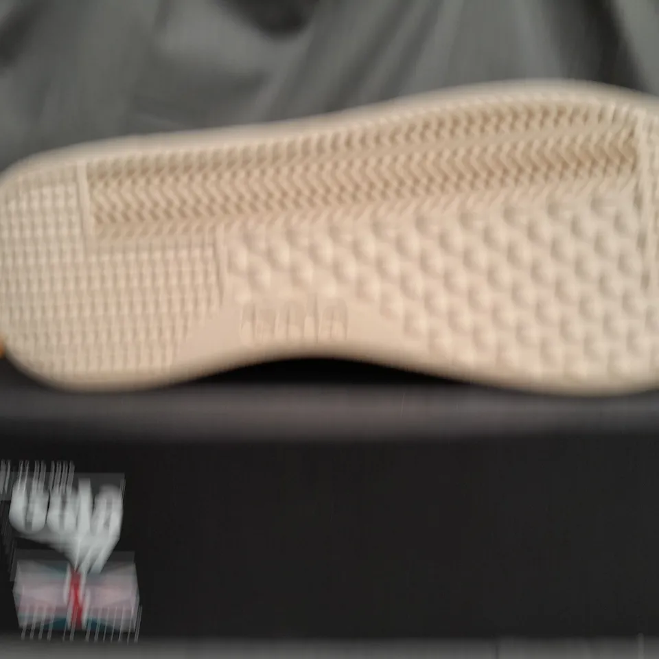 BOXED GOLA TOPSPIN WHITE TRAINERS - UK 5
