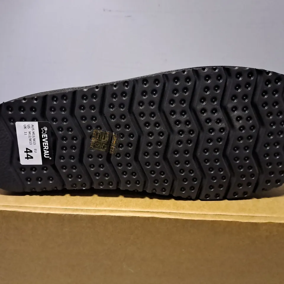 BOXED PAIR OF EVERAU LARK SLIPPERS IN BLACK - EU 44