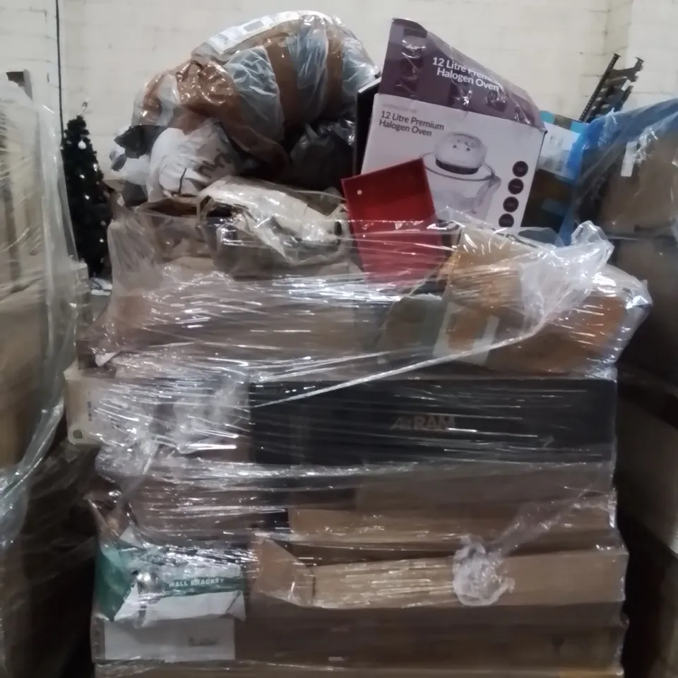 PALLET OF ASSORTED HOUSEHOLD GOODS AND PRODUCTS TO INCLUDE;HALOGEN OVEN,DOG BED,PILLOW 