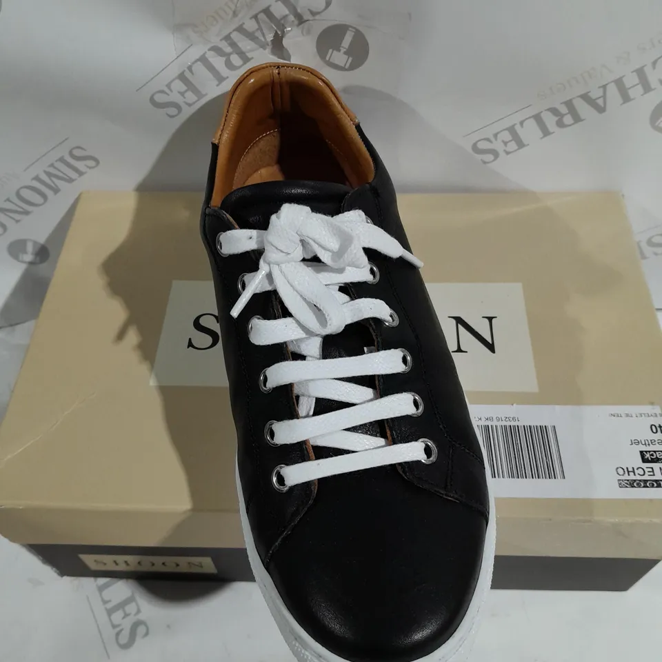 BOXED PAIR OF SHOON ECHO LEATHER TRAINERS IN BLACK - SIZE 7