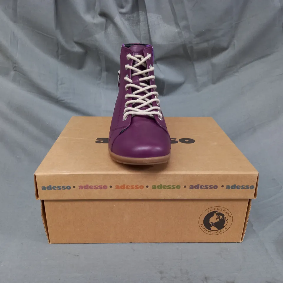 BOXED PAIR OF ADESSO DENVER BOOTS IN PLUM SIZE 7 