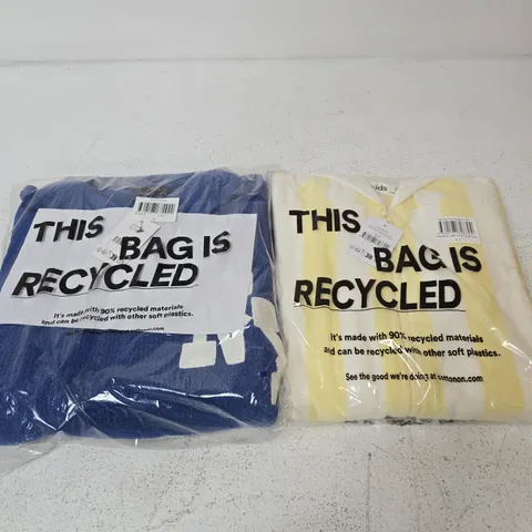APPROXIMATELY 10 ASSORTED CLOTHING ITEMS IN VARIOUS SIZES, COLOURS & STYLES