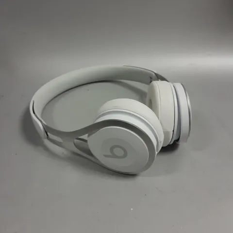 BEATS HEADPHONES IN WHITE - MODEL UNSPECIFIED 