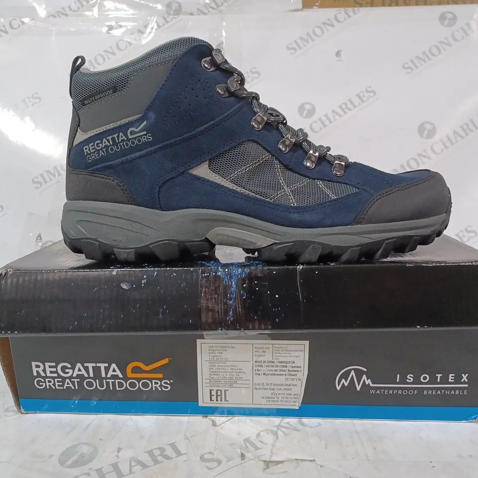 BOXED PAIR OF REGATTA CLYDEBANK BOOTS IN NAVY UK SIZE 10