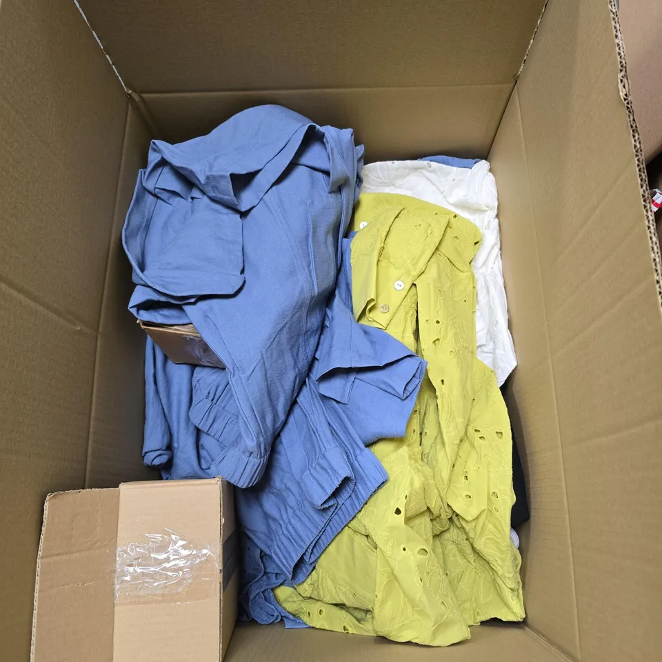 BOX OF APPROXIMATELY 20 ASSORTED HOUSEHOLD ITEMS TO INCLUDE LIPSTICK, JEANS, BLUE SHIRT, EYELINER TRACER ETC