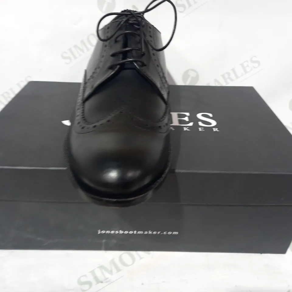 BOXED PAIR OF JONES LOW HEEL LACE UP SHOES IN BLACK UK SIZE 7