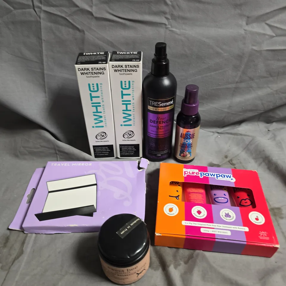 APPROXIMATELY 15 ASSORTED HEALTH & BEAUTY PRODUCTS TO INCLUDE WHITENING TOOTHPASTE, HEAT DEFENCE SPRAY, TRAVEL MIRROR ETC 