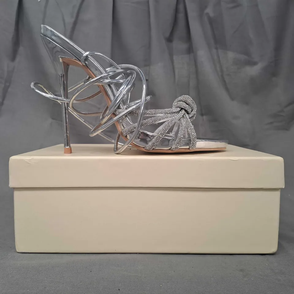 BOXED PAIR OF SIMMI LONDON OPEN TOE HIGH HEEL STRAPPY SANDALS IN METALLIC SILVER SIZE 5