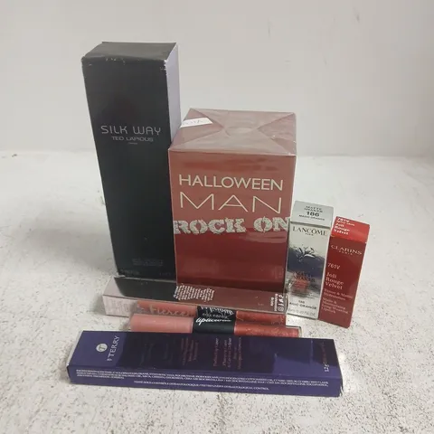 APPROXIMATELY 25 ASSORTED COSMETICS ITEMS TO INCLUDE HALLOWEEN MAN ROCK ON, LANCOME MATTE SHAKER, CLARINS JOLI VELVET ROUGE, ETC - COLLECTION ONLY