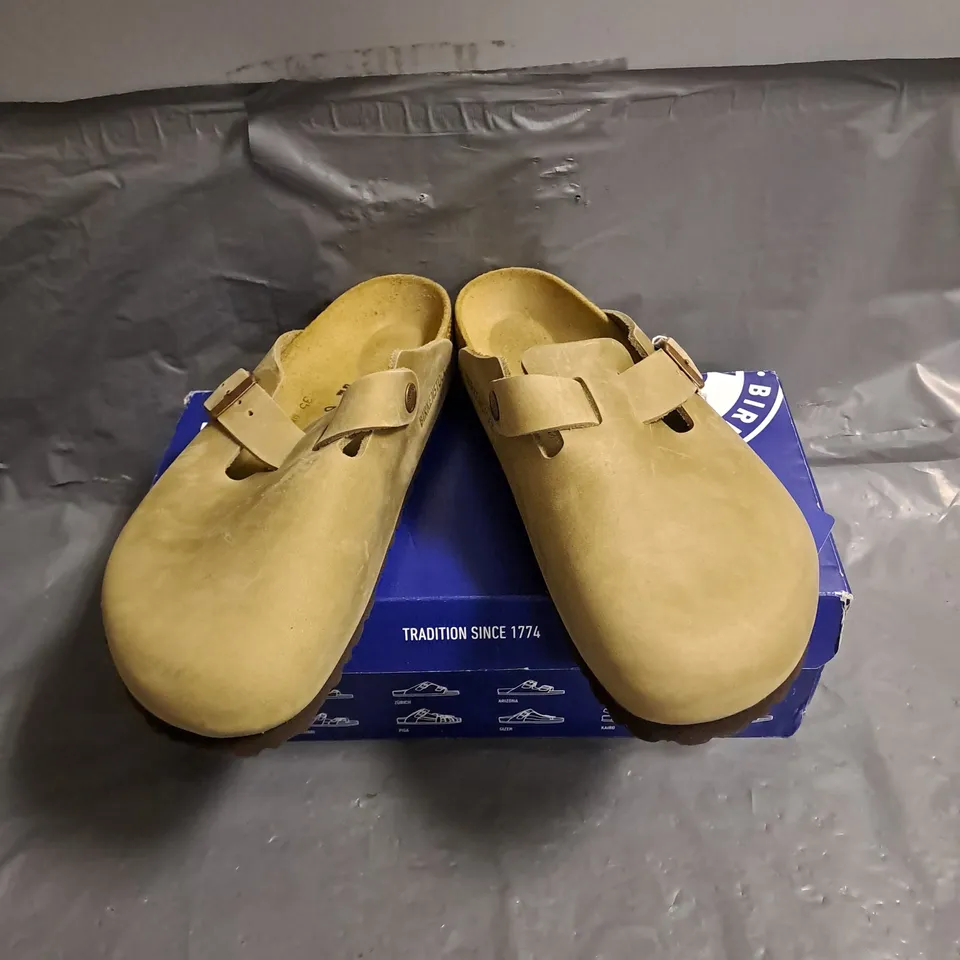 BOXED PAIR OF BIRKENSTOCK BOSTON SLIDES IN TOBACCO BROWN SIZE UK 5.5