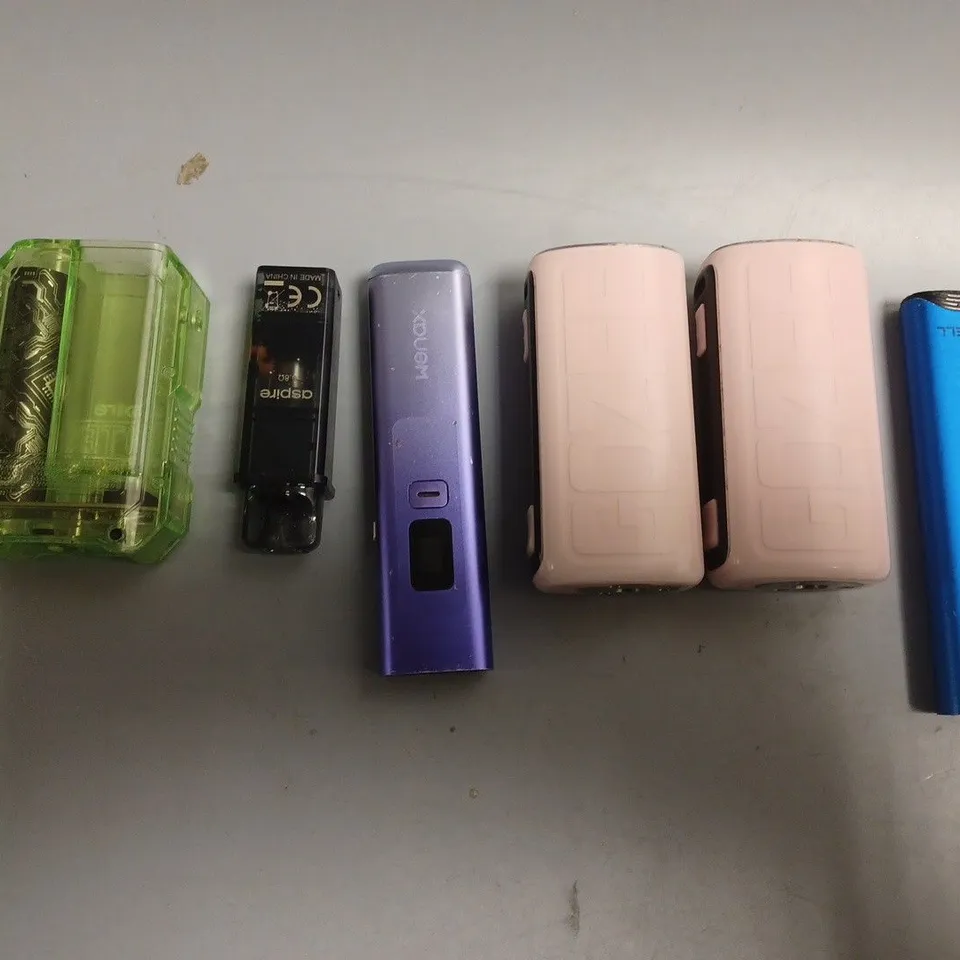 APPROXIMATELY 15 ASSORTED LOOSE E-CIGARETTE PRODUCTS